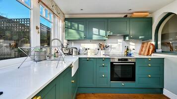 Réfrigérateur, micro-ondes, four, lave-vaisselle