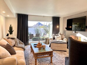 Smart TV, fireplace, ping pong, computer monitors - Perfect for Every Adventurer! Visit for venues and views (Phoenix)