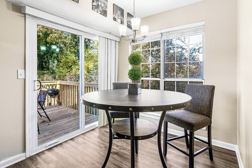 Cozy 3-bedroom house in Atlanta right by the airport Home away from home