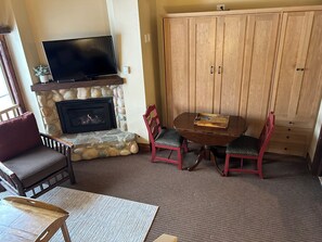 Interior - Cozy Lofted Studio in Sun Valley Elkhorn Villages – Ski, Hike & Relax! (Sun Valley)