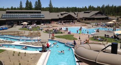 Cozy Condo by the Sunriver Resort and Village Mall
