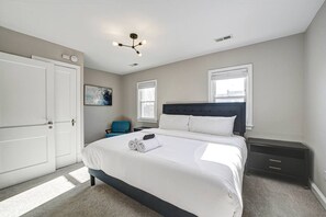 3 chambres, fer et planche à repasser, Wi-Fi, draps fournis