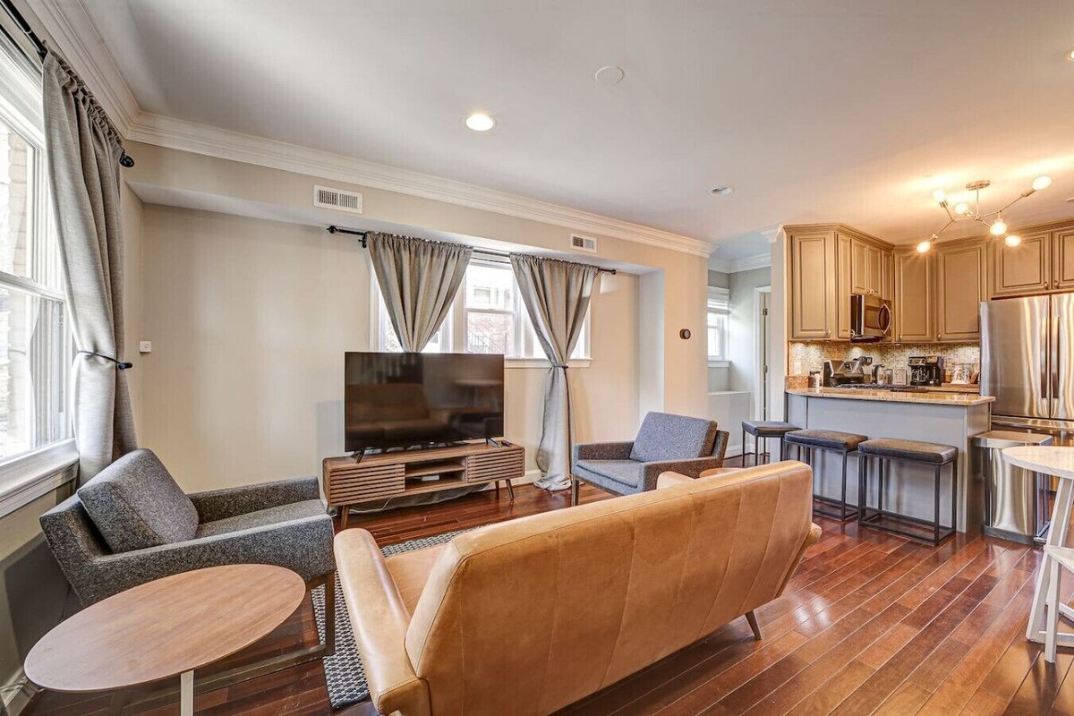 Cozy Home with Free Parking | 3BR/2.5BA #DCottage