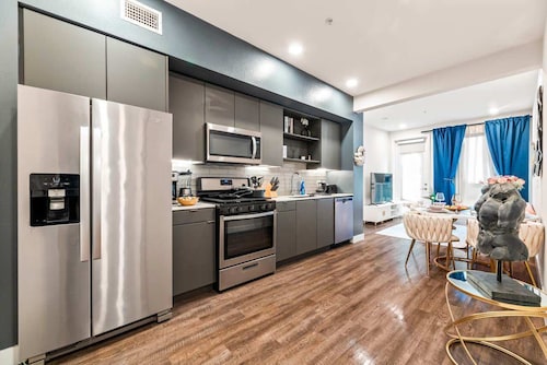 Alex 2BD Haven in Hollywood!Free parking and pool!