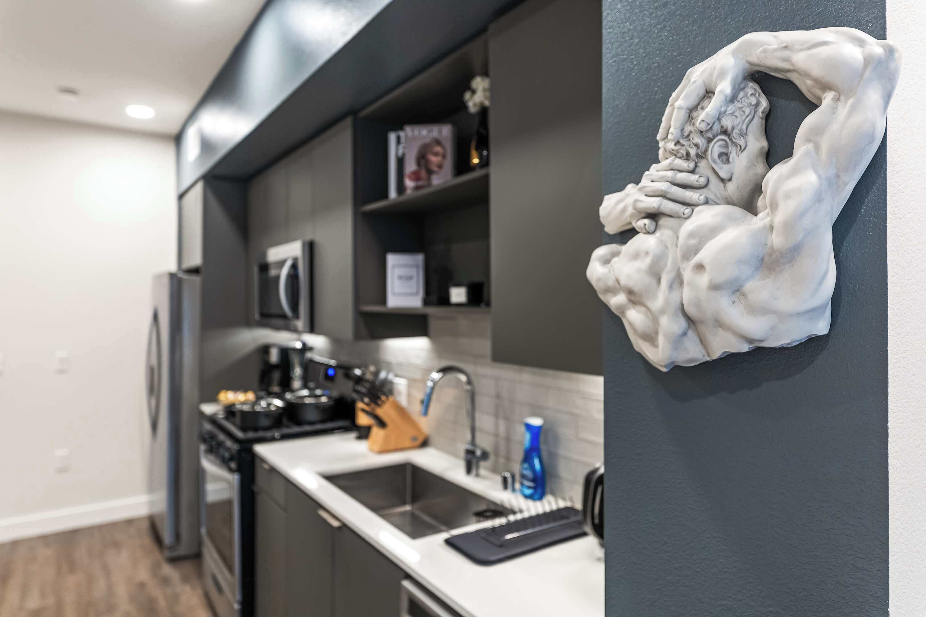 Kühlschrank, Mikrowelle, Ofen, Herdplatte