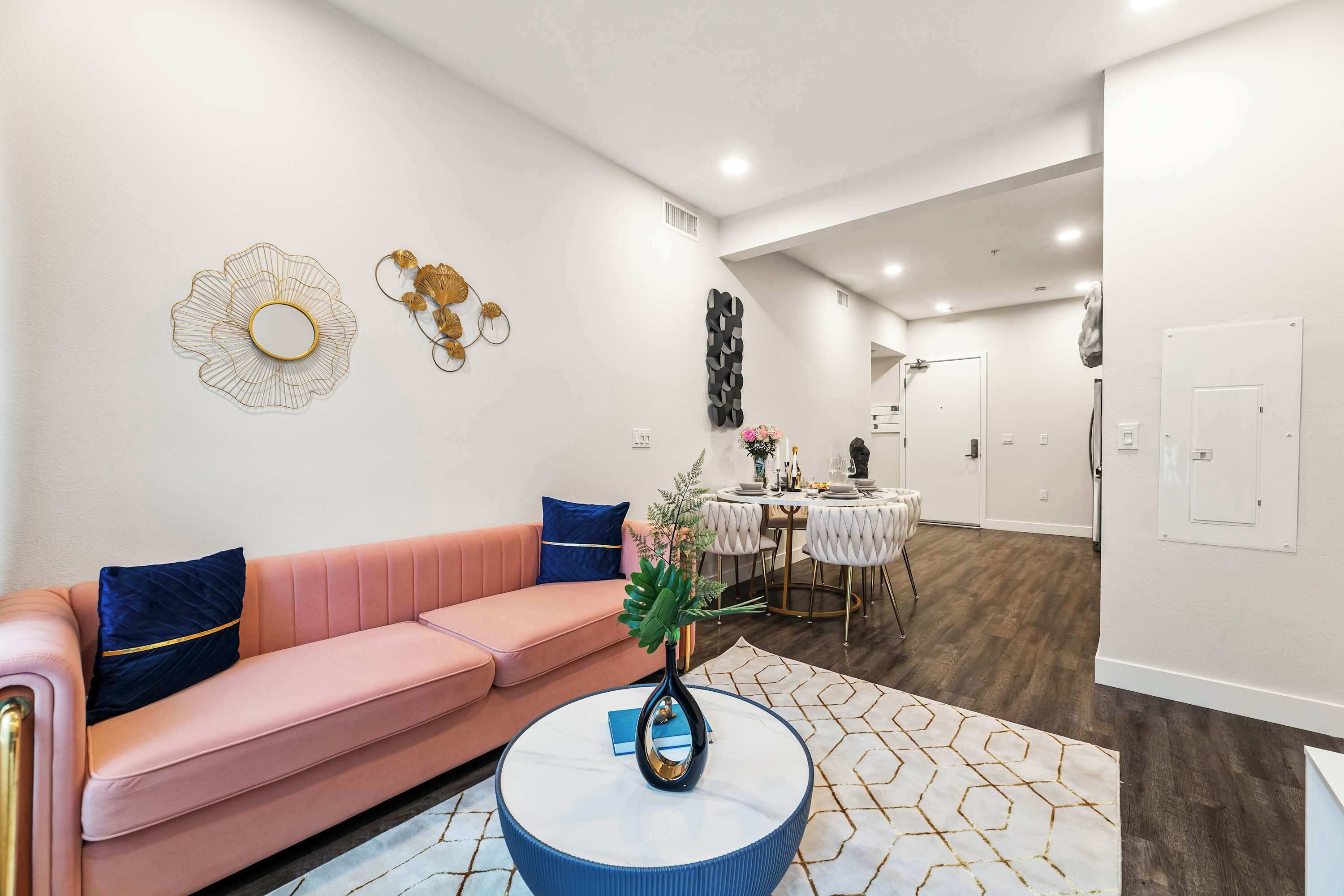 Alex 2bd Haven In Hollywood!free Parking And Pool! - Hollywood, CA