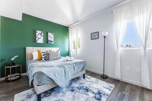 1 dormitori, planxa i posts de planxar i wifi 