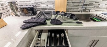 Chic 1BD Oasis in West Hollywood!Free Parking