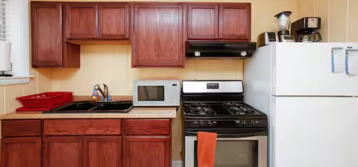 Refrigerador, microondas, horno y parrilla de estufa 