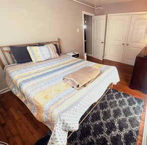 2 chambres, fer et planche à repasser, Wi-Fi gratuit, draps fournis