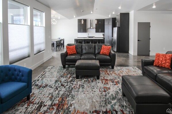 Televisión y chimenea 