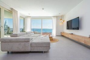 TV - Luxury Villa Mara Ondo 35m2 pool sauna, family, bbq (Starigrad)