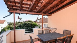 Unclassified image, 2 of 24, button - Great 3-Bedroom Apartment with balcony and sea view! (Orebic)