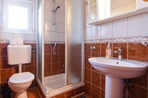 Séchoir à cheveux, serviettes fournies