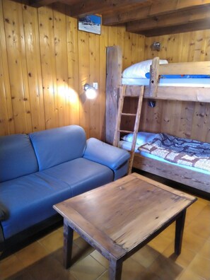 4 dormitorios, tabla de planchar con plancha, cuna de viaje y wifi