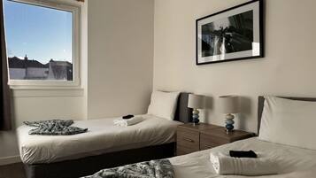 書桌、熨斗/熨衫板、Wi-Fi、床單