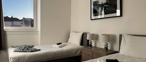 Bureau, fer et planche à repasser, Wi-Fi, draps fournis