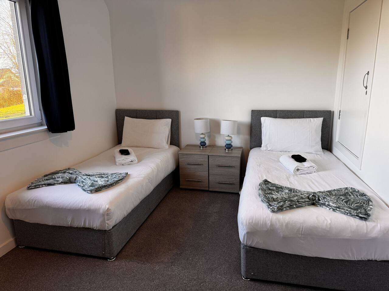 3 chambres, fer et planche à repasser, Wi-Fi, draps fournis