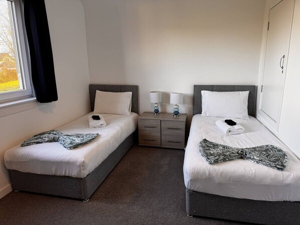 3 bedrooms, iron/ironing board, WiFi, bed sheets