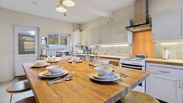 Cottage | Makan di kamar