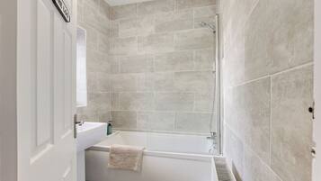 Cottage | Bathroom