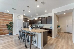 Mikrobølgeovn, ovn, kogeplade, opvaskemaskine