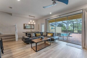 Smart TV - The Solterra Resort Retreat (Davenport)