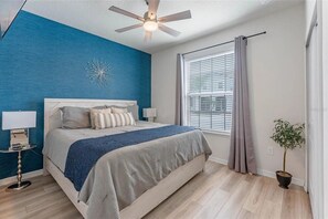 5 bedrooms, iron/ironing board, WiFi, bed sheets - The Solterra Resort Retreat (Davenport)