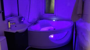 Jetted tub, hair dryer, soap, toilet paper