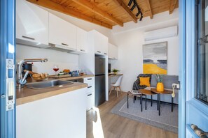 Studio, Multiple Bedrooms, Terrace | Interior