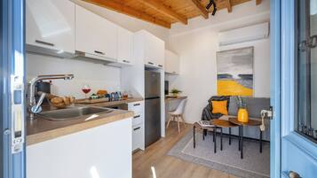 Studio, Multiple Bedrooms, Terrace | Interior