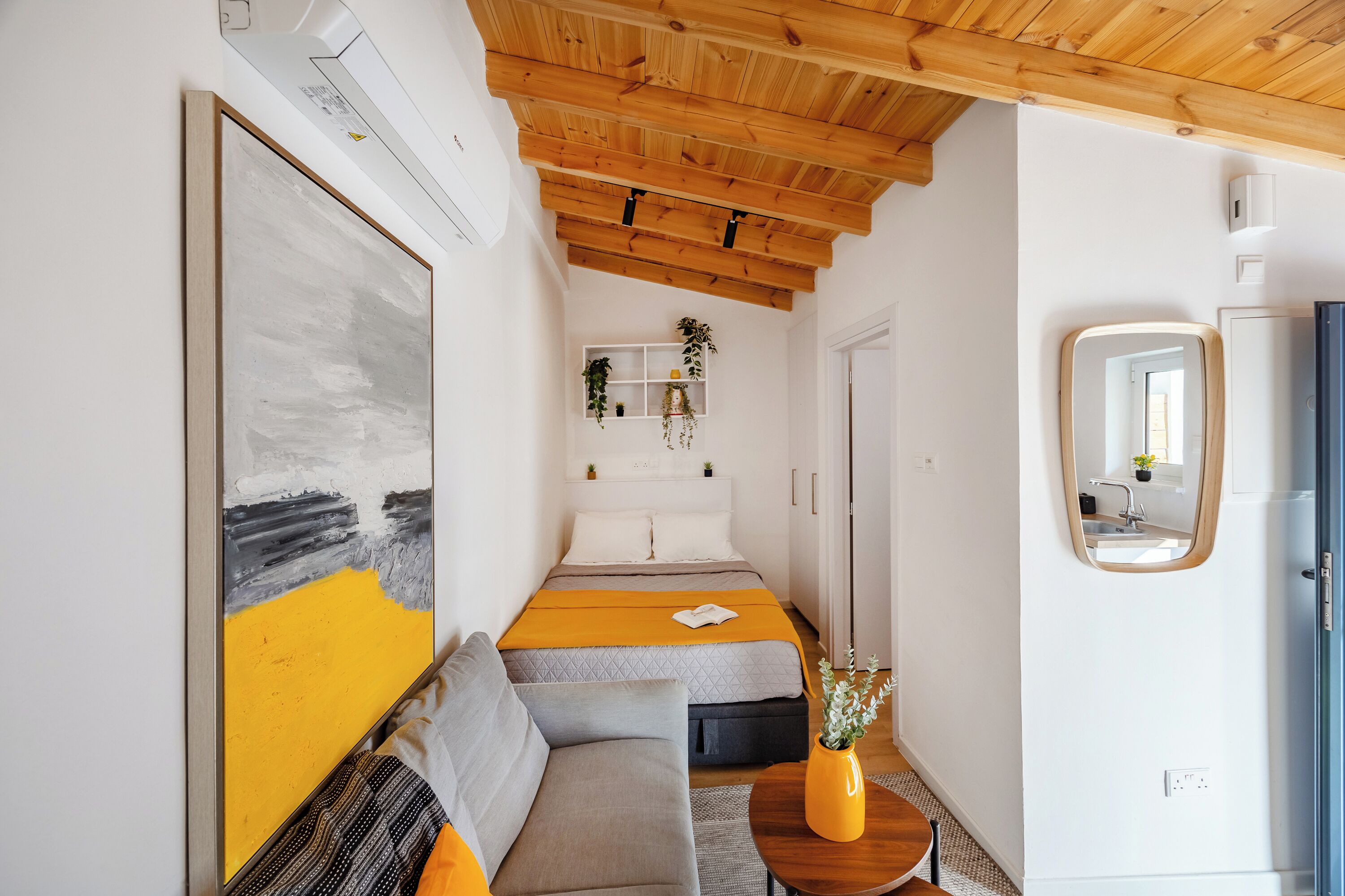 Studio, Multiple Bedrooms, Terrace | Living room