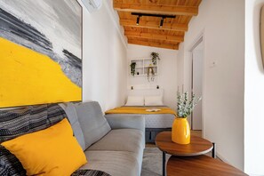 Studio, Multiple Bedrooms, Terrace | Living room