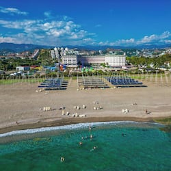 Spiaggia privata, lettini da mare, ombrelloni, teli da spiaggia