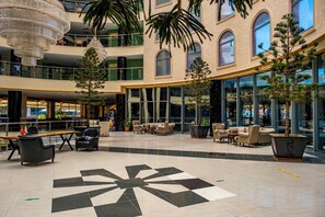 En 43-tommers LCD-TV med Parabol-TV