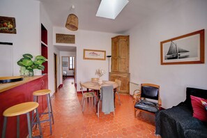 Interior - Charming apartment on the Port, close to the beaches! (La Ciotat)