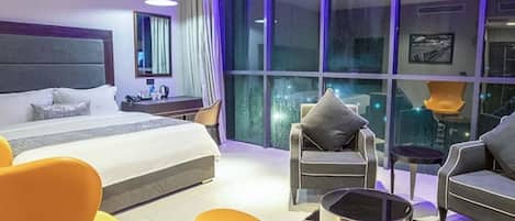 Economy-Zimmer, Balkon, Stadtblick | Schreibtisch, laptopgeeigneter Arbeitsplatz, Verdunkelungsvorhänge