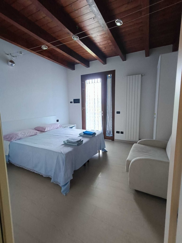 1 bedroom, free WiFi, bed sheets