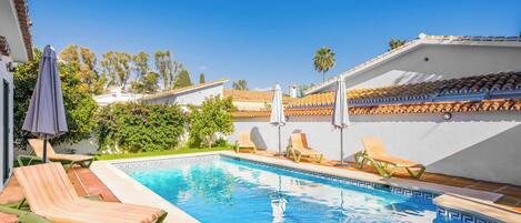 Et oppvarmet basseng