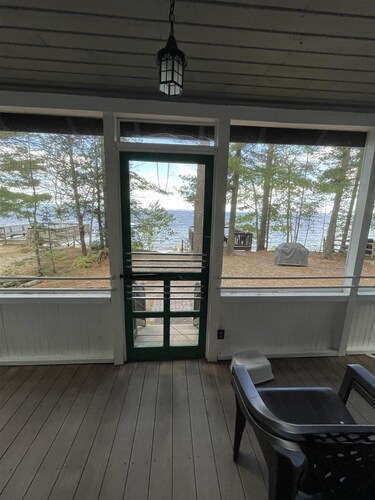 PRIVATE SANDY BEACH ON SEBAGO LAKE!!