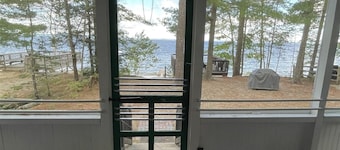 PRIVATE SANDY BEACH ON SEBAGO LAKE!!