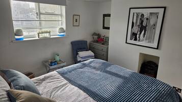 2 makuuhuonetta, silitysrauta/-lauta, ilmainen Wi-Fi, vuodevaatteet