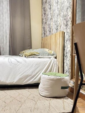 1 habitación, tabla de planchar con plancha, wifi y ropa de cama