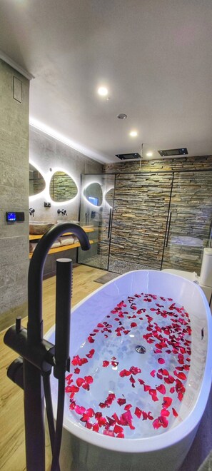 Villa, 4 chambres | Salle de bain