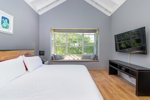4 chambres, coffre-fort, bureau, fer et planche à repasser