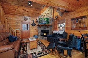 スマートテレビ、暖炉、テーブルサッカー台、書斎 / ワークスペース