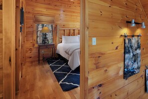 4 室のベッドルーム、デスク、アイロン / アイロン台、WiFi