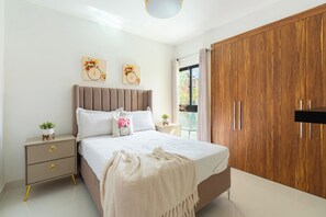 3 bedrooms, iron/ironing board, WiFi, bed sheets