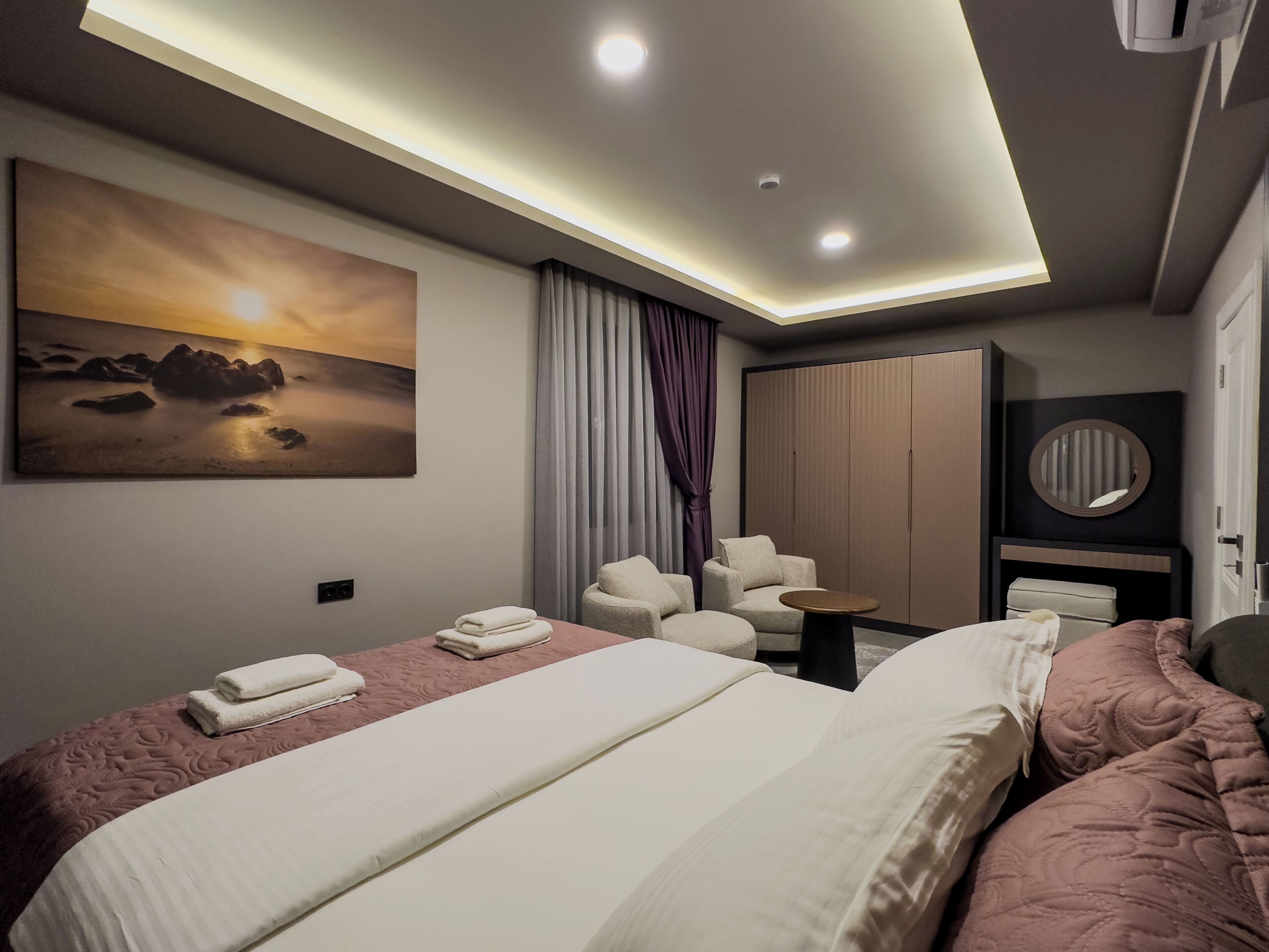 Egyptian cotton sheets, premium bedding, Select Comfort beds, minibar