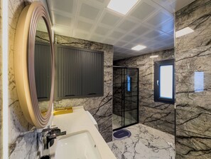 Deluxe Suite, 2 Bedrooms | Bathroom | Shower, rainfall showerhead, free toiletries, hair dryer